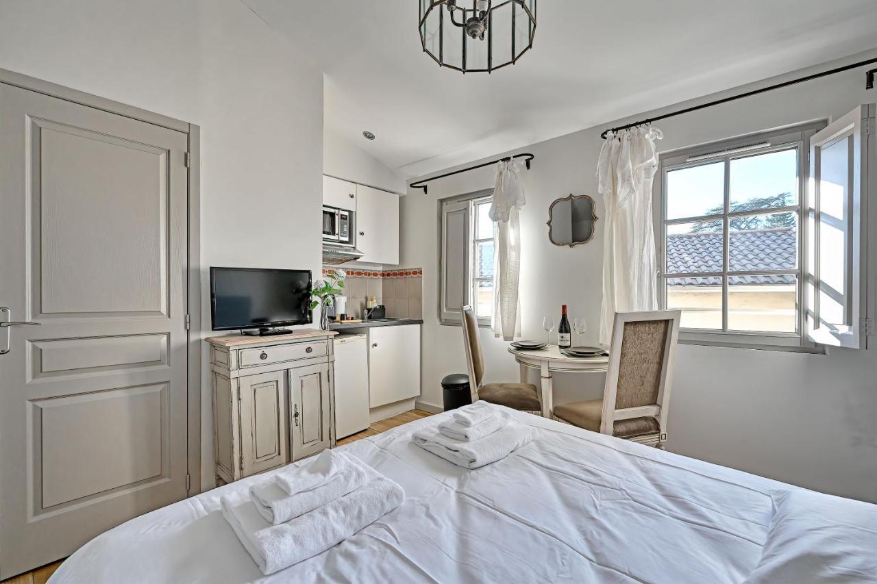 Au Coeur Des Papes, Dans Batisse De Charme Studios & Appartements En Coeur De Ville Aviñón Exterior foto