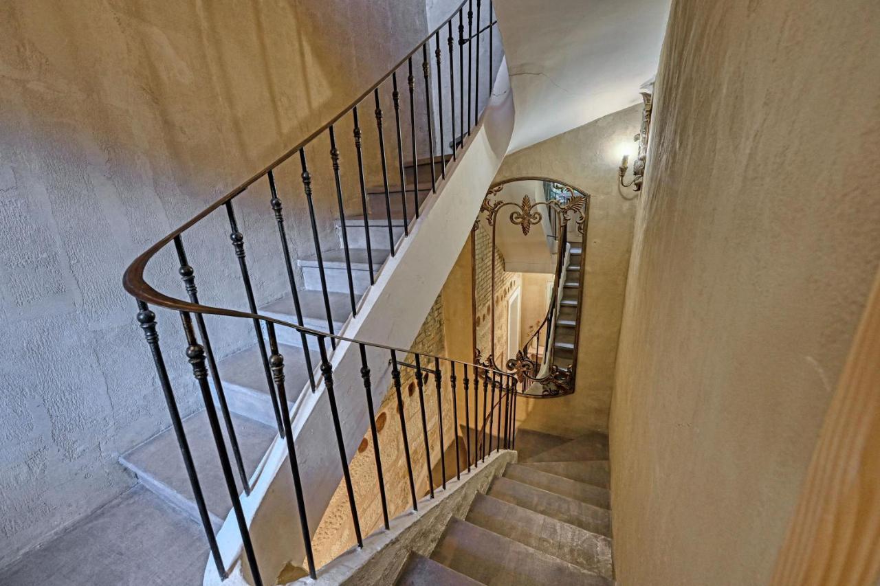 Au Coeur Des Papes, Dans Batisse De Charme Studios & Appartements En Coeur De Ville Aviñón Exterior foto