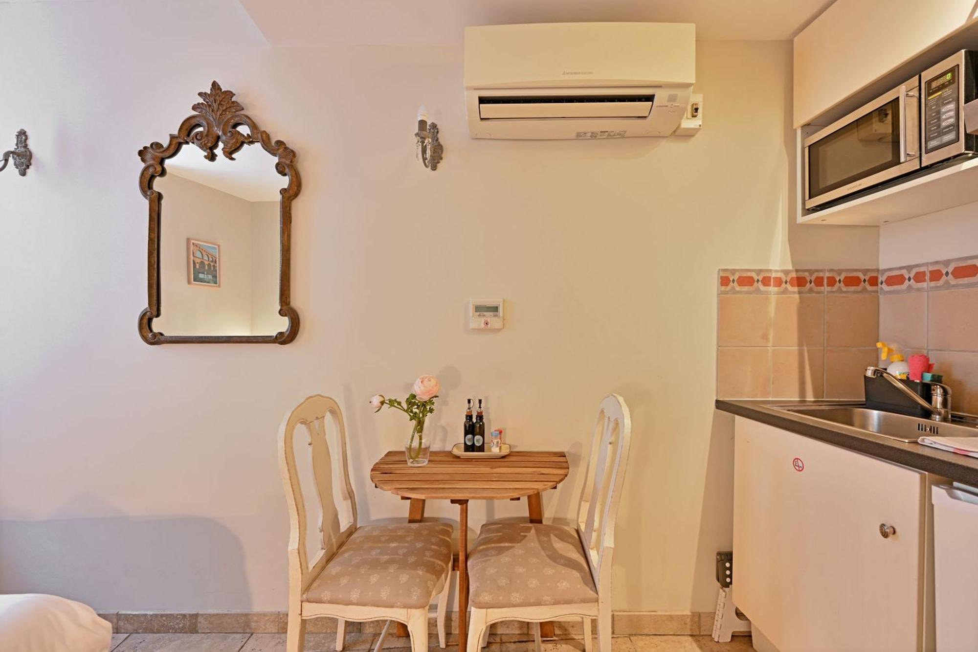 Au Coeur Des Papes, Dans Batisse De Charme Studios & Appartements En Coeur De Ville Aviñón Exterior foto