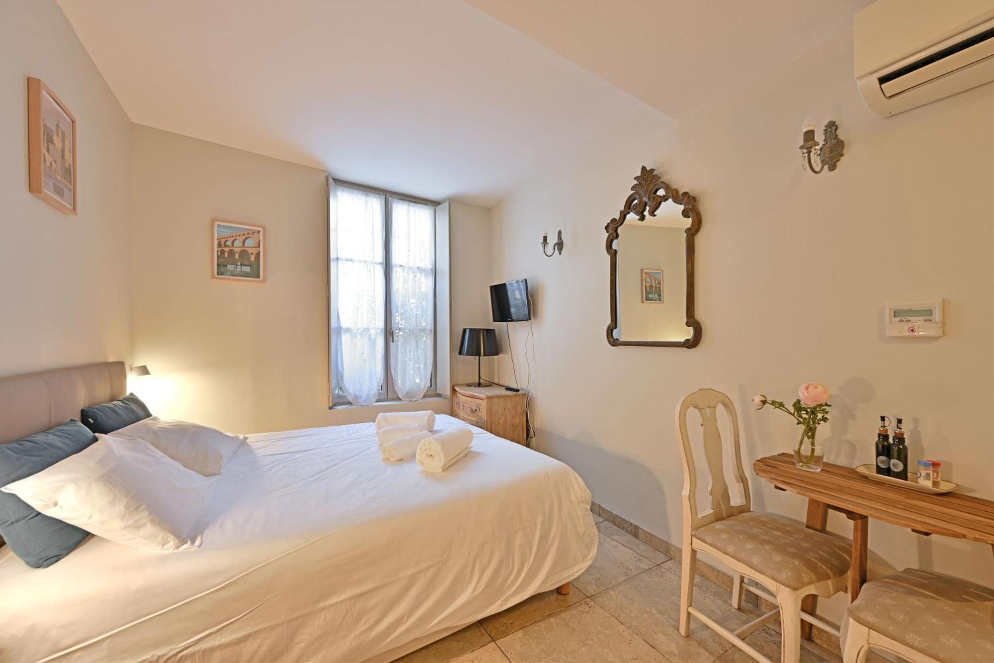 Au Coeur Des Papes, Dans Batisse De Charme Studios & Appartements En Coeur De Ville Aviñón Exterior foto