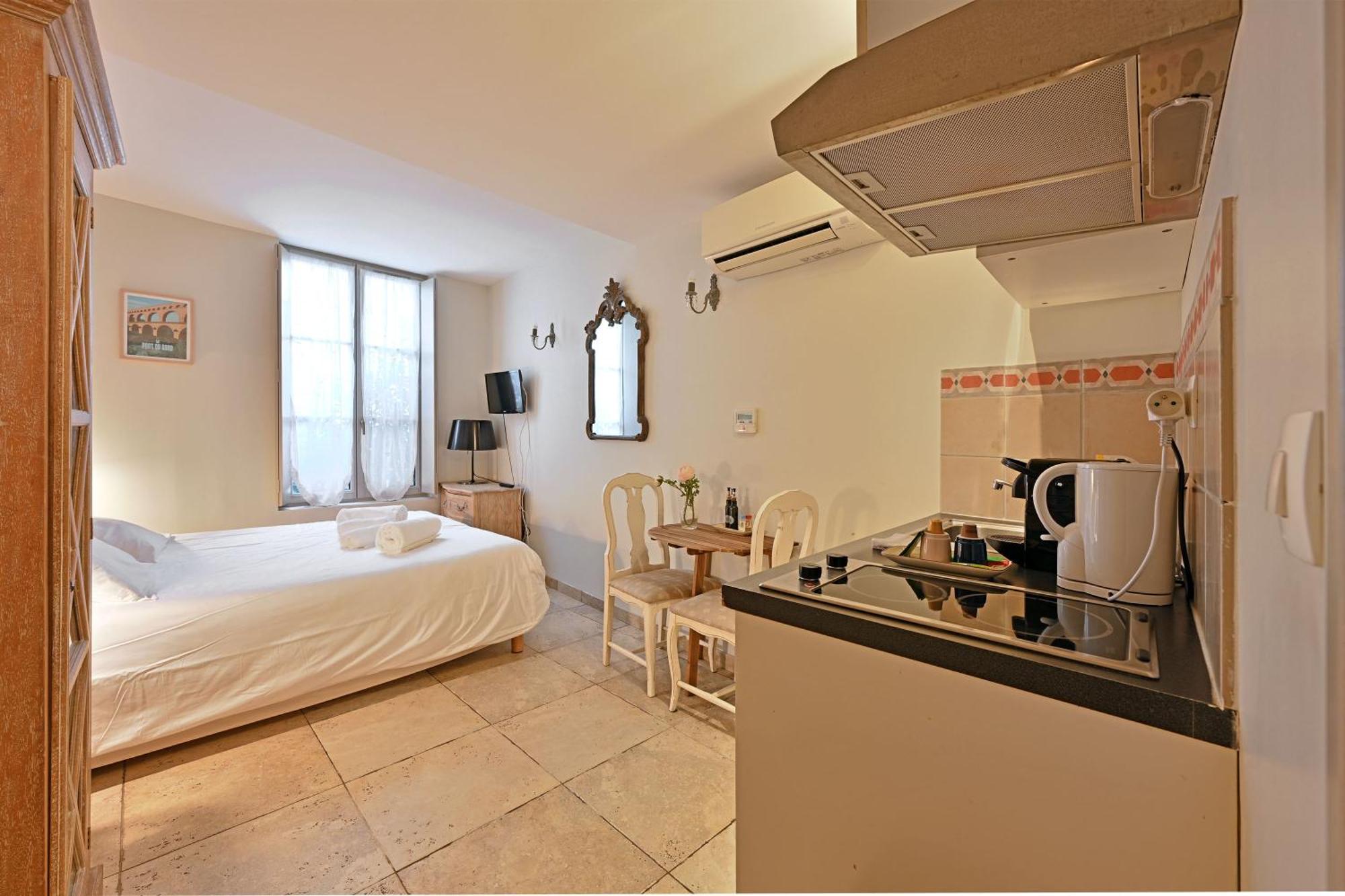 Au Coeur Des Papes, Dans Batisse De Charme Studios & Appartements En Coeur De Ville Aviñón Exterior foto