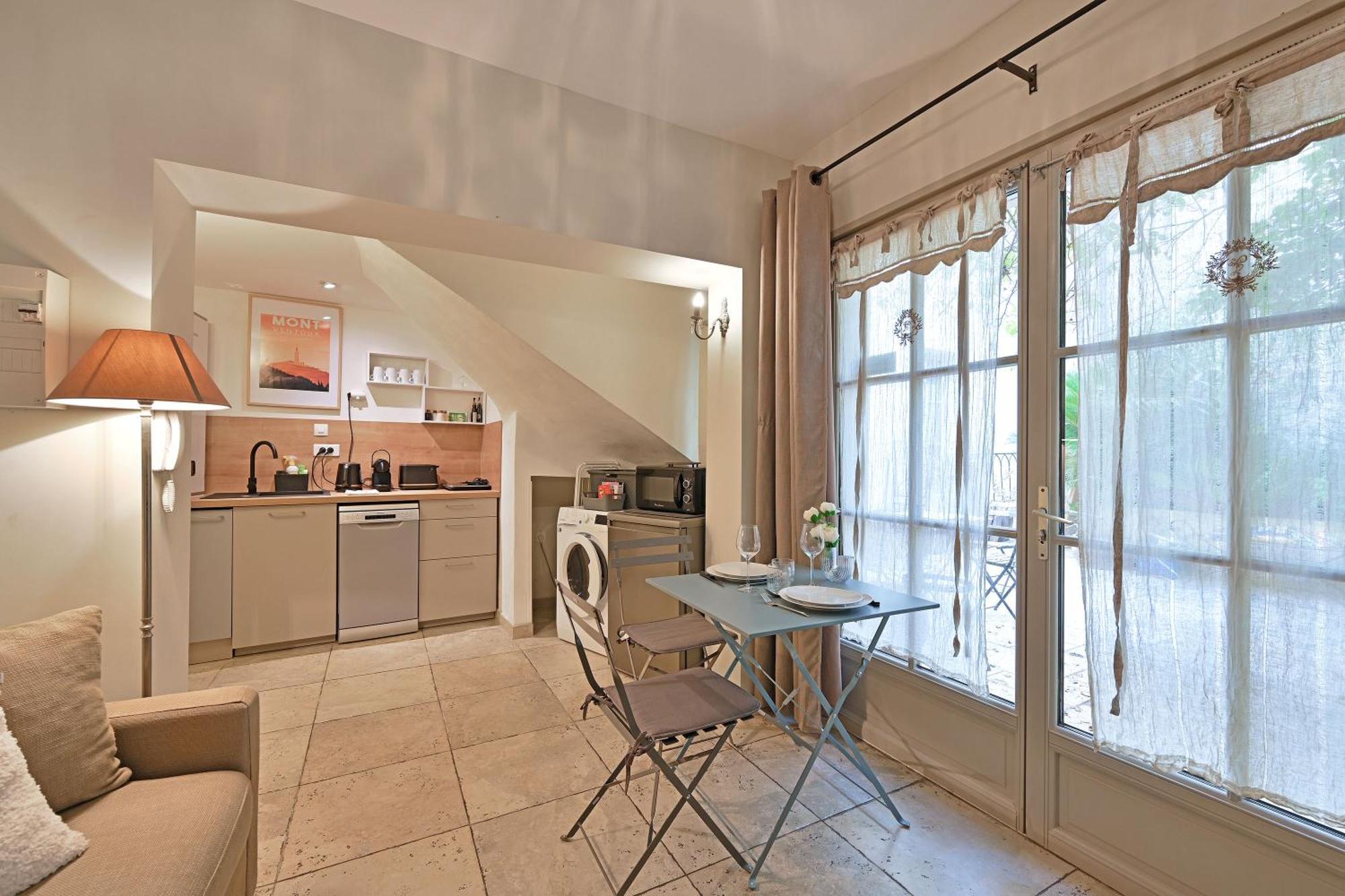 Au Coeur Des Papes, Dans Batisse De Charme Studios & Appartements En Coeur De Ville Aviñón Exterior foto