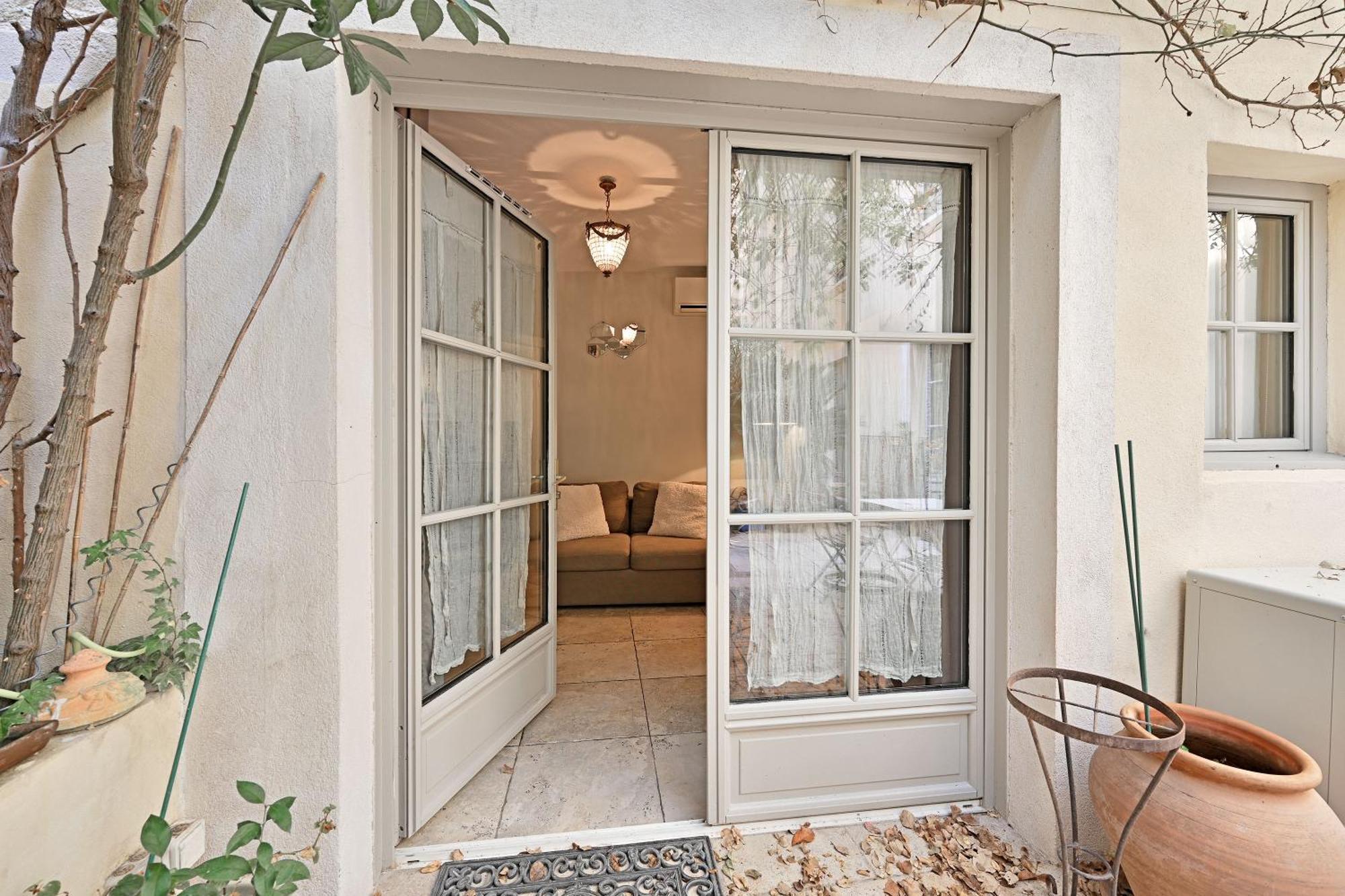 Au Coeur Des Papes, Dans Batisse De Charme Studios & Appartements En Coeur De Ville Aviñón Exterior foto